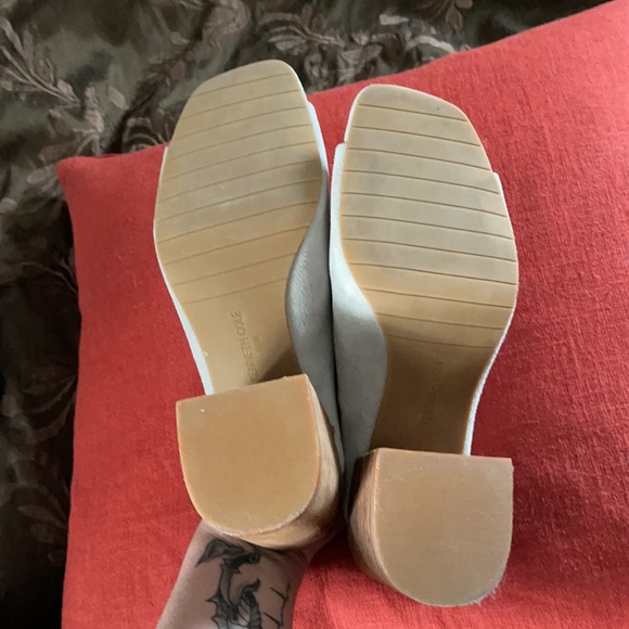 Kenneth Cole Heels - Picture 7 of 9